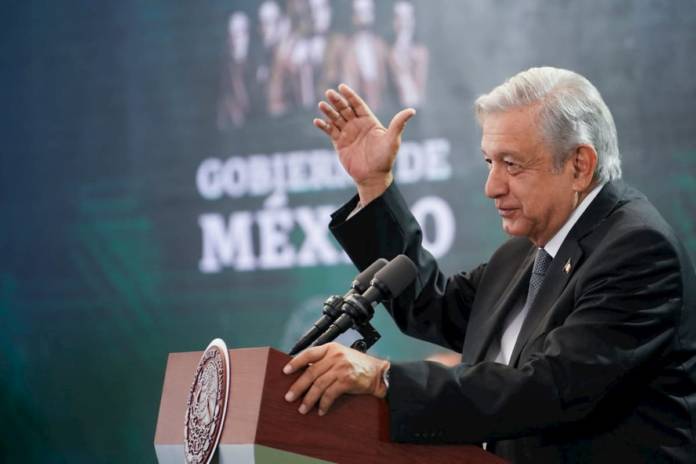 Remesas “son una bendición” para la economía López Obrador