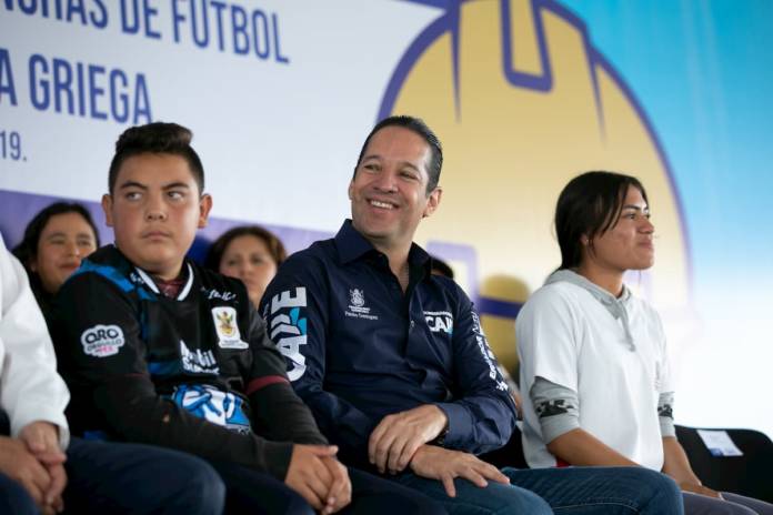 Encabeza Gobernador entrega canchas de futbol en la Unidad Deportiva de La Griega