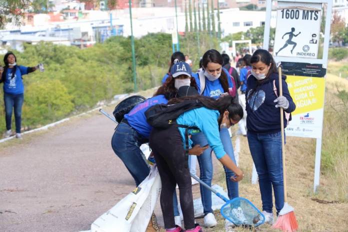 Más de 200 jóvenes se suman al Día Mundial de la Limpieza en Querétaro