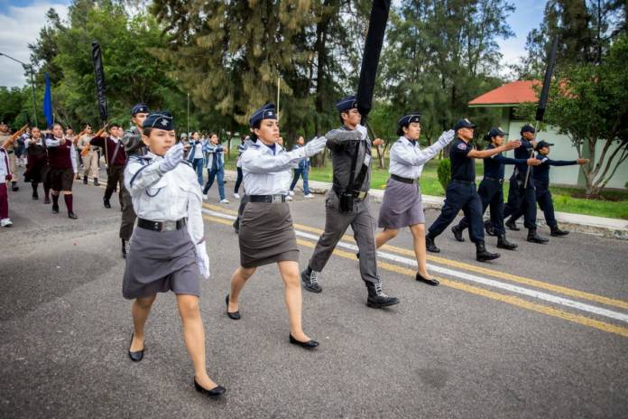 Preparativos para desfile cívico militar en Querétaro