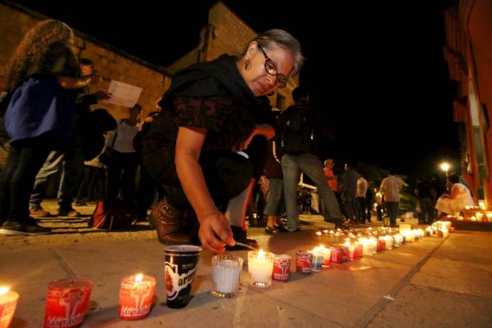 Montan ofrenda en honor a Francisco Toledo en Oaxaca