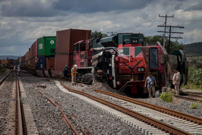 Vuelcan locomotora para robar carga en Querétaro