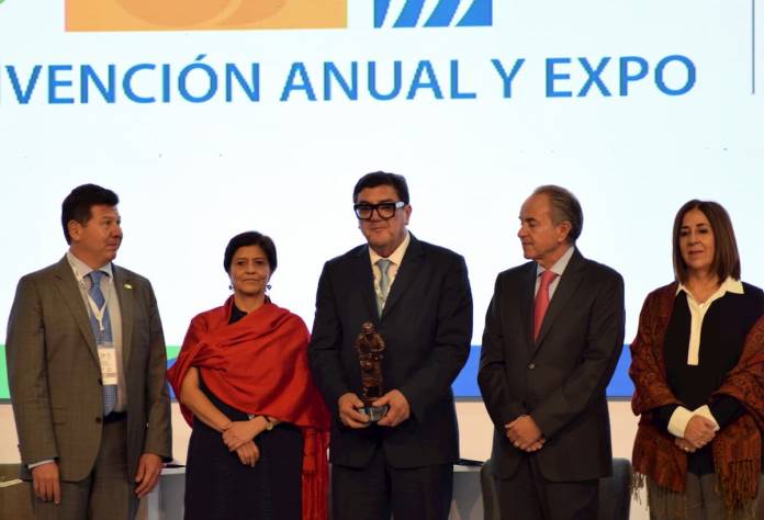 Entregan El Premio Aguador 2019 Al Vocal Ejecutivo De La Cea1