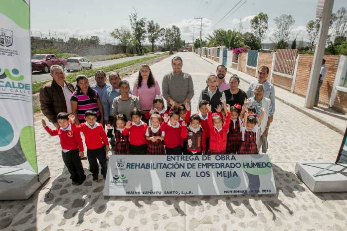 Entrega Avenida Los Mejia Nuevo Espiritu Santo Nov 04 Je 141