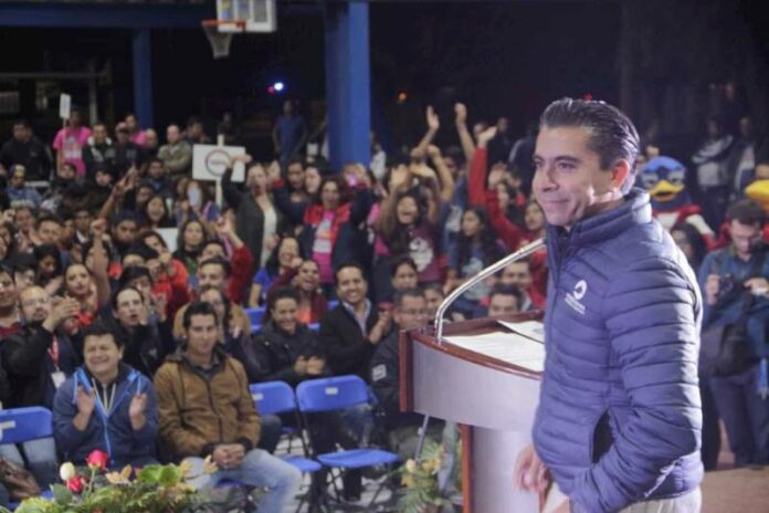 Anuncia Roberto Sosa Becas Para Estudiantes De La Upq Residentes En Corregidora