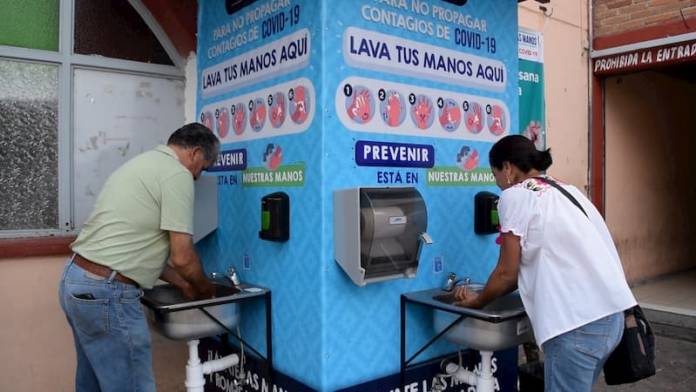 Por Covid 19 Instalan Lavamanos Publicos En Amealco Queretaro