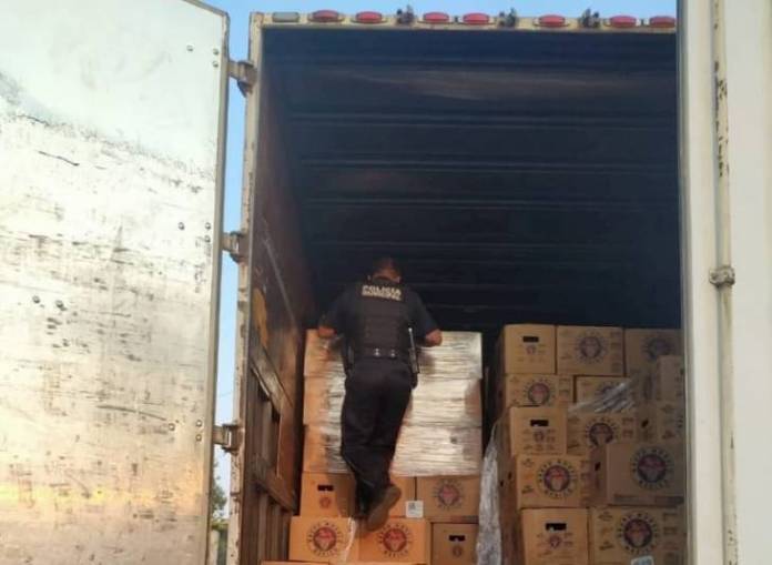 Aseguran Trailer Con Cerveza Clandestina En El Rosario Sjr Queretaro