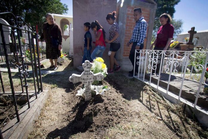 Anuncian campaña de Exhumación y Cremación en Santiago de Querétaro