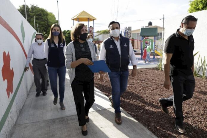 Luis Nava entrega rehabilitación de parque lineal de Lomas de Querétaro