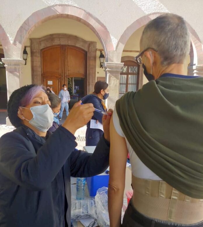 Aplicación de la vacuna contra influenza continúa en Querétaro