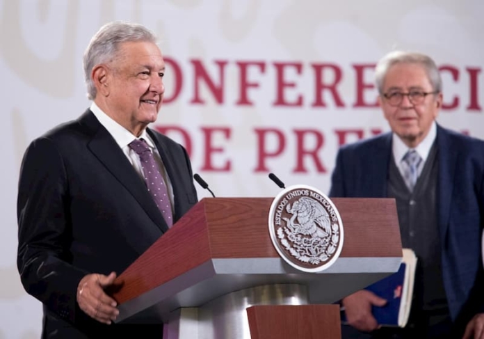 AMLO celebró la llegada del embarque de vacunas. mañana arribará primer embarque de Pfizer a México