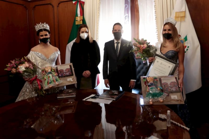 Presenta Gobernador de Querétaro a Reina de las Fiestas de Navidad 2020