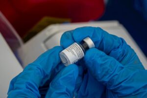 Vacunaran a mas de 2900 trabajadores de la salud en Queretaro SESEQ 3