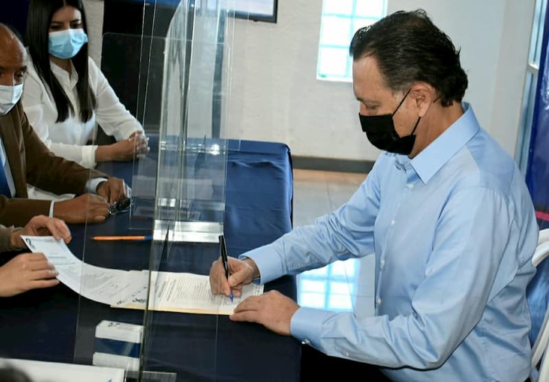 Mauricio Kuri llevó acabo su registro como aspirante para la gubernatura del estado de Querétaro