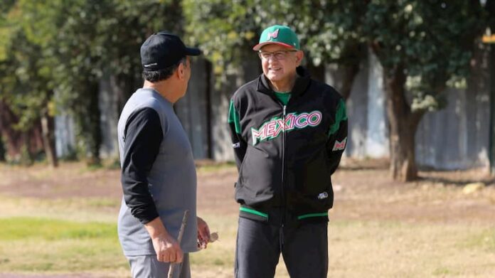 Presidente AMLO recomienda practicar deportes para mejorar la salud