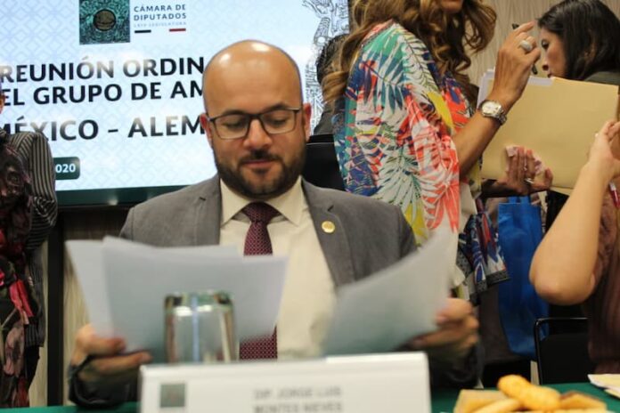 Se adquieren vacunas para COVID-19 con dinero de desaparición de fideicomisos: Jorge Luis Montes