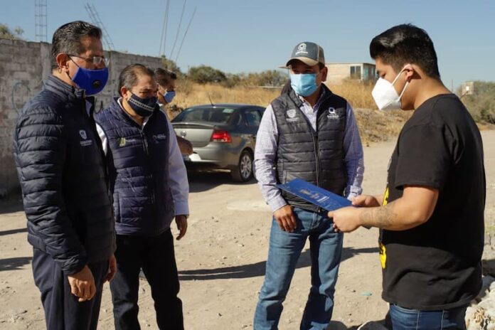 Se entregaron 134 escrituras en Laderas del Salitre, municipio de Querétaro