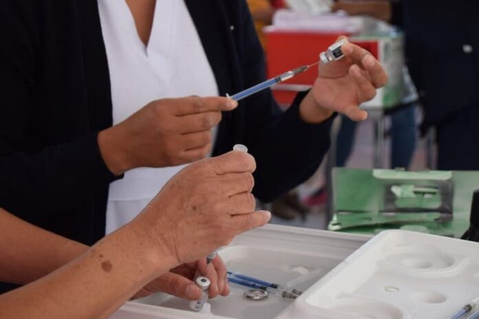 Adultos mayores de Tolimán, Colón y Huimilpan reciben vacuna antiCOVID-19