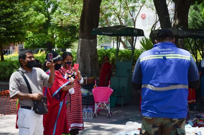 Falso el presunto robo a vendedores ambulantes Triquis en municipio de Querétaro