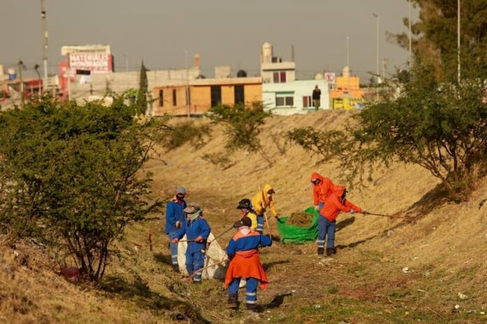 Supervisión y limpieza en los drenes del municipio de Querétaro