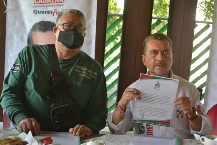 Hugo Cabrera firma compromisos en materia de medio ambiente