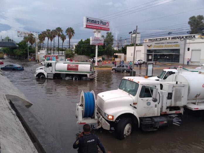 Municipio de Querétaro atiende afectaciones por lluvia vespertina