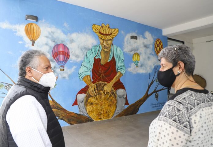 Presentan mural homenajeando a artesanos, en campus Tequisquiapan de la UAQ