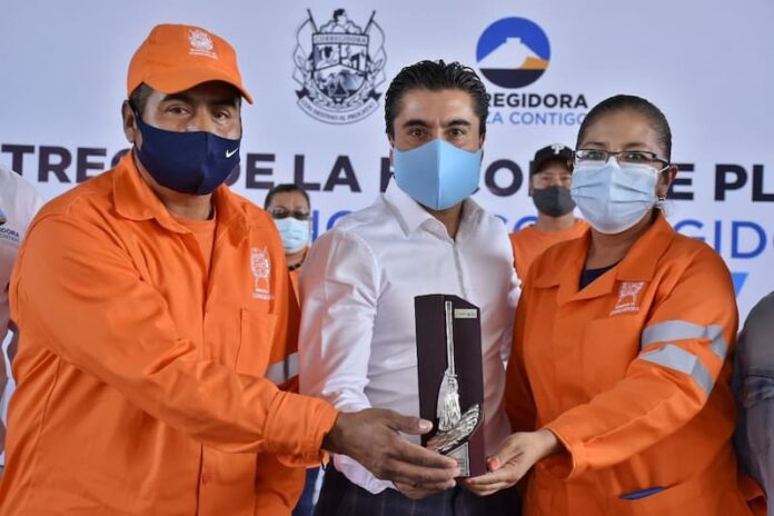 Recibe Corregidora el premio Escoba de Platino