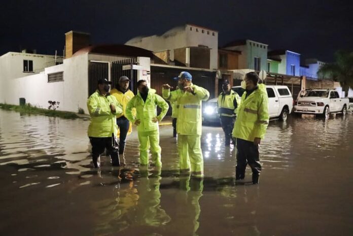 Roberto Sosa encabezó operativo por lluvias en Corregidora