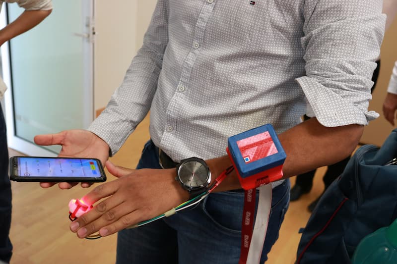 Estudiantes de la UPQ desarrollaron monitor inteligente de signos vitales