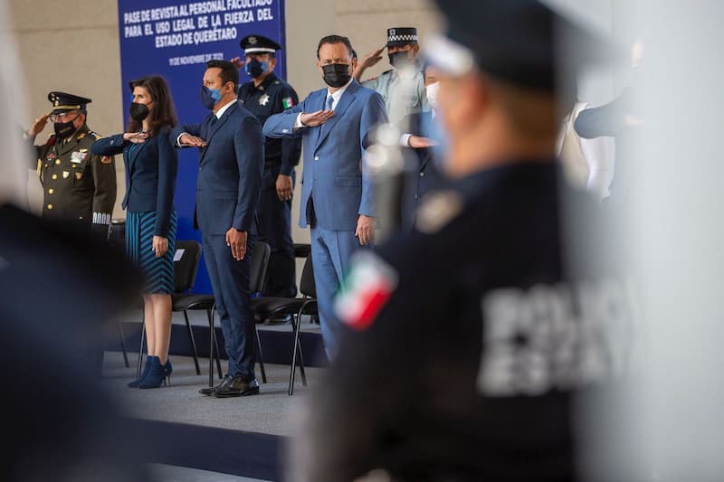 Mauricio Kuri acude al pase de revista de personal policial del estado de Querétaro