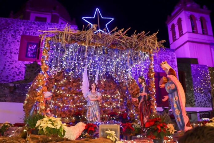 Encienden Árbol e inauguran Bazar Navideño en Corregidora