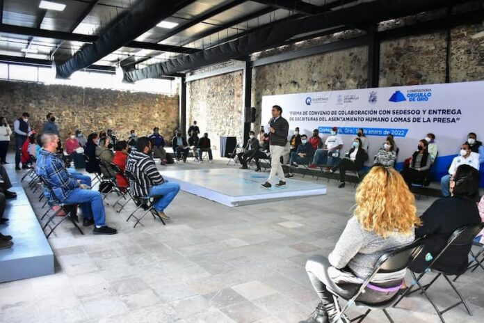 53 familias de Corregidora recibieron escrituras