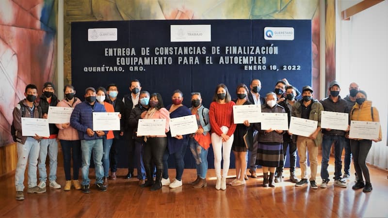 Entregó ST constancias del programa Equipamiento para el Autoempleo en Querétaro
