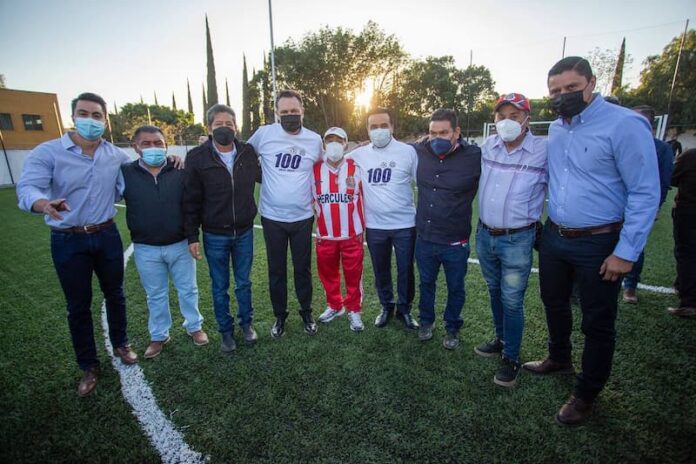 Gobernador Mauricio Kuri estuvo presente en la entrega de la cancha La Purísima, en Querétaro