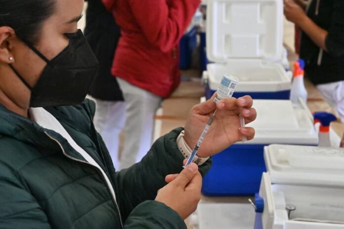 Más de 9 mil maestros fueron vacunados en primer día de jornada en Querétaro