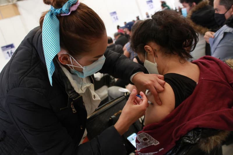 Más de 9 mil maestros fueron vacunados en primer día de jornada en Querétaro