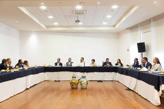 Gobernador Mauricio Kuri se reunió con integrantes del equipo médico de trasplantes del estado