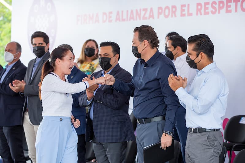 Mauricio Kuri firma alianza por el Respeto y Valores con colectivo Somos Querétaro