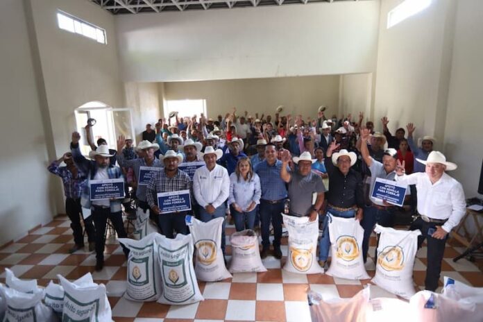 SEDEA entregó semilla para forraje a ganaderos de la Sierra de Querétaro