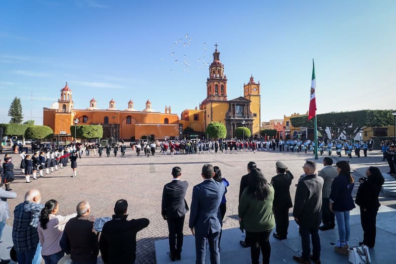 Autoridades encabezan ceremonia del Día de la Bandera en SJR; reconocen a escoltas