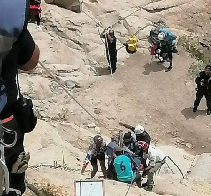 Escalador cae 13 metros al intentar escalar la Peña de Bernal