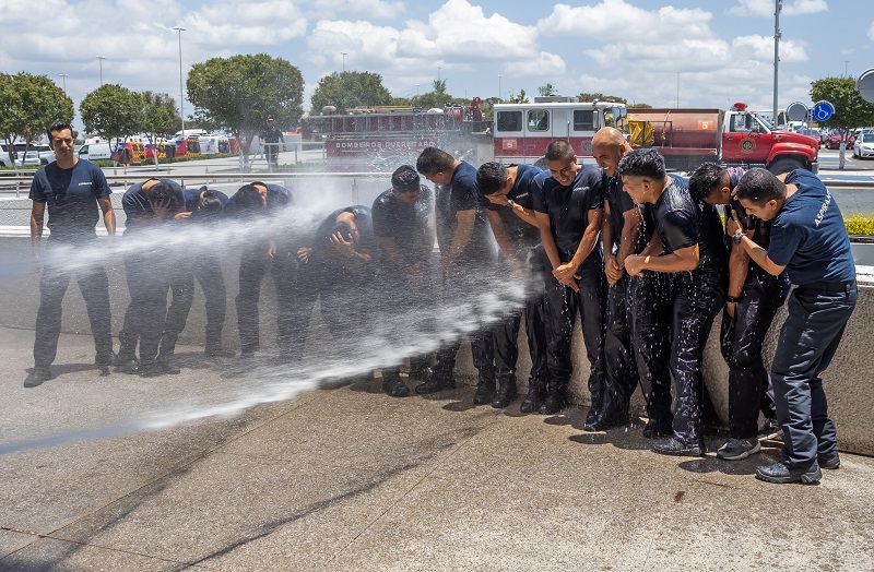 Lupita Murguía festejó el 74 aniversario del heroico cuerpo de bomberos de Querétaro