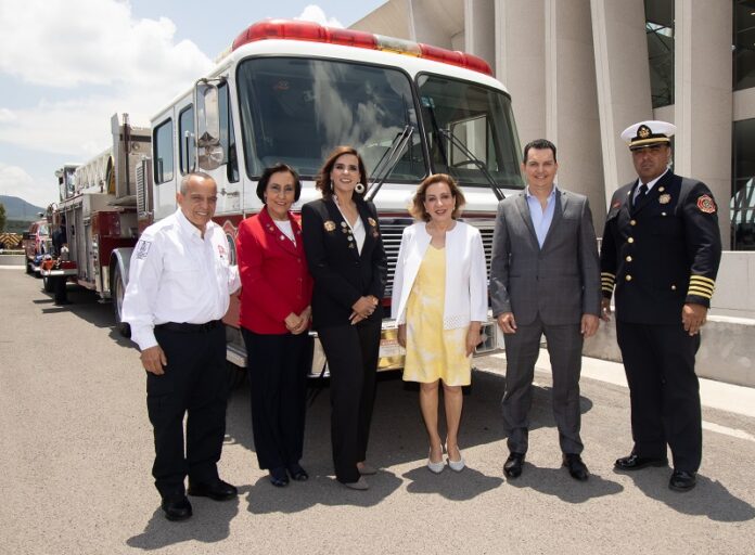 Lupita Murguía festejó el 74 aniversario del heroico cuerpo de bomberos de Querétaro
