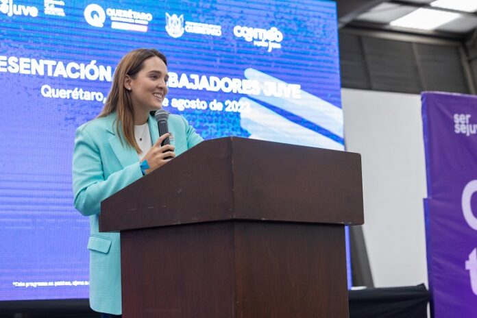 SEJUVE entrega uniformes y apoyos a Embajadores Juve para fomentar el deporte en la juventud