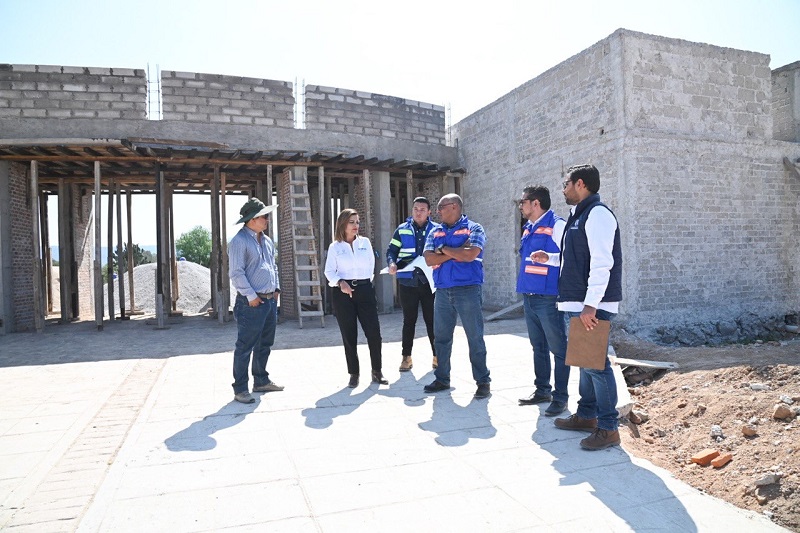 Supervisan avance de rehabilitación en panteón municipal de Cadereyta