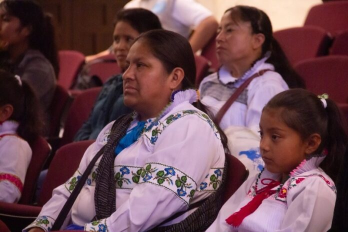 Diseño Textil de Querétaro; innovación y tradición en taller internacional