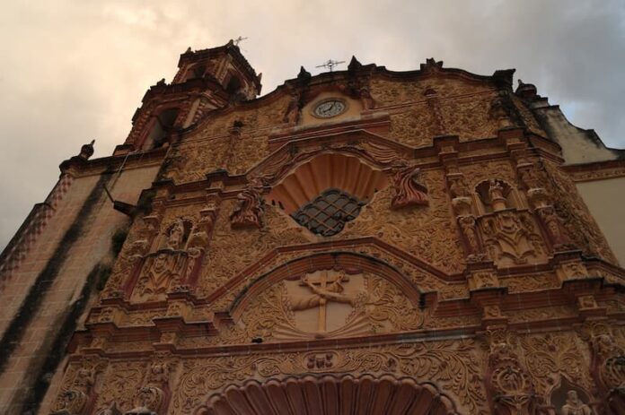 Presuntos violadores en Jalpan de Serra relacionados con coro de iglesia
