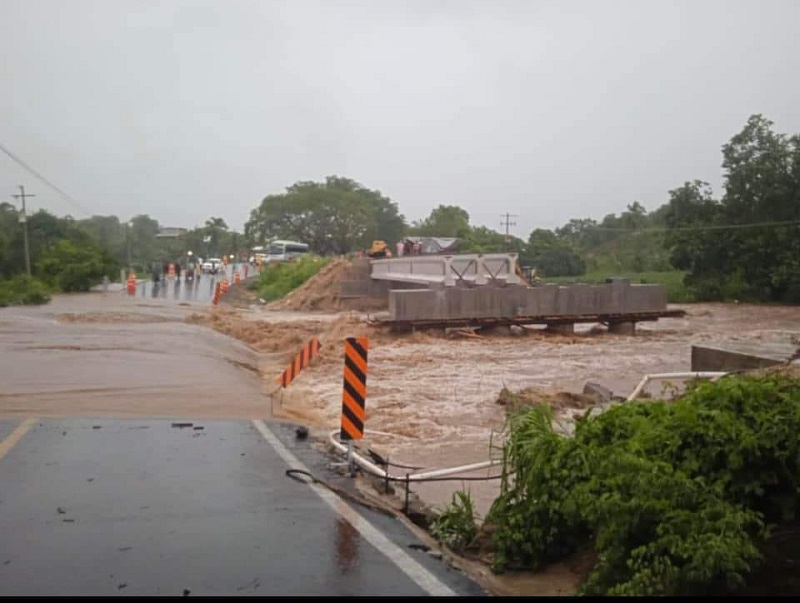 Otis azota México, alerta de tormenta tropical activa